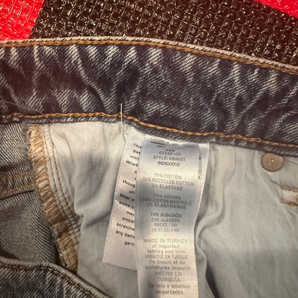 NWT Good American Bombshell short size 16
Length: 17” (longest) - Picture 6 of 7